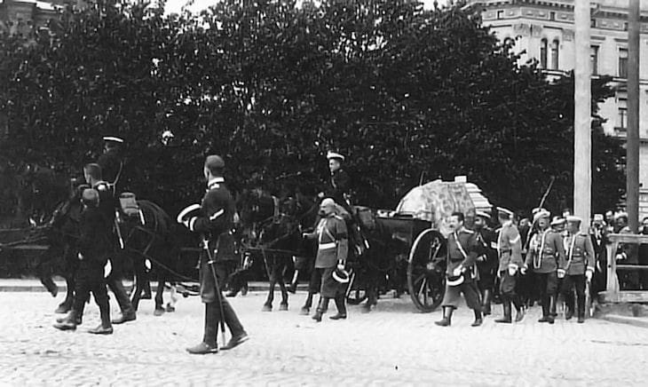 Bobrikov’s funeral procession