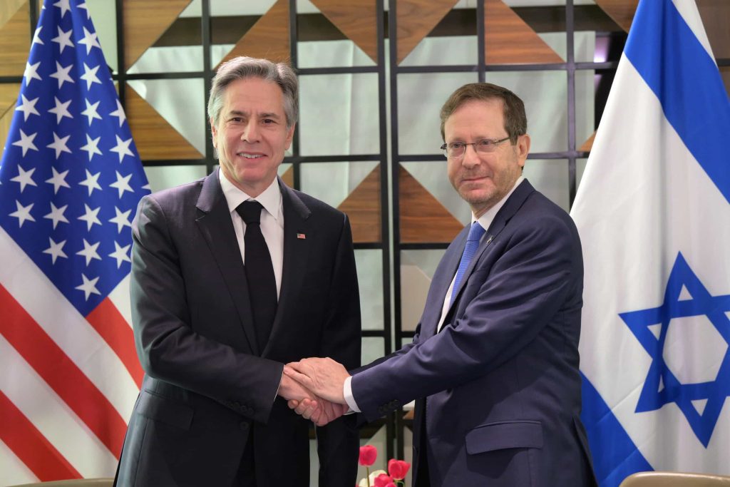 US Secretary of State Antony Blinken and Israeli President Isaac Herzog in Tel Aviv. The Israeli President’s words were presented by South Africa as evidence of genocidal language. “It’s an entire nation out there that is responsible. This rhetoric about civilians not aware, not involved, it’s absolutely not true”, said Herzog. Photo: Amos Ben Gershom © CC BY-SA 3.0