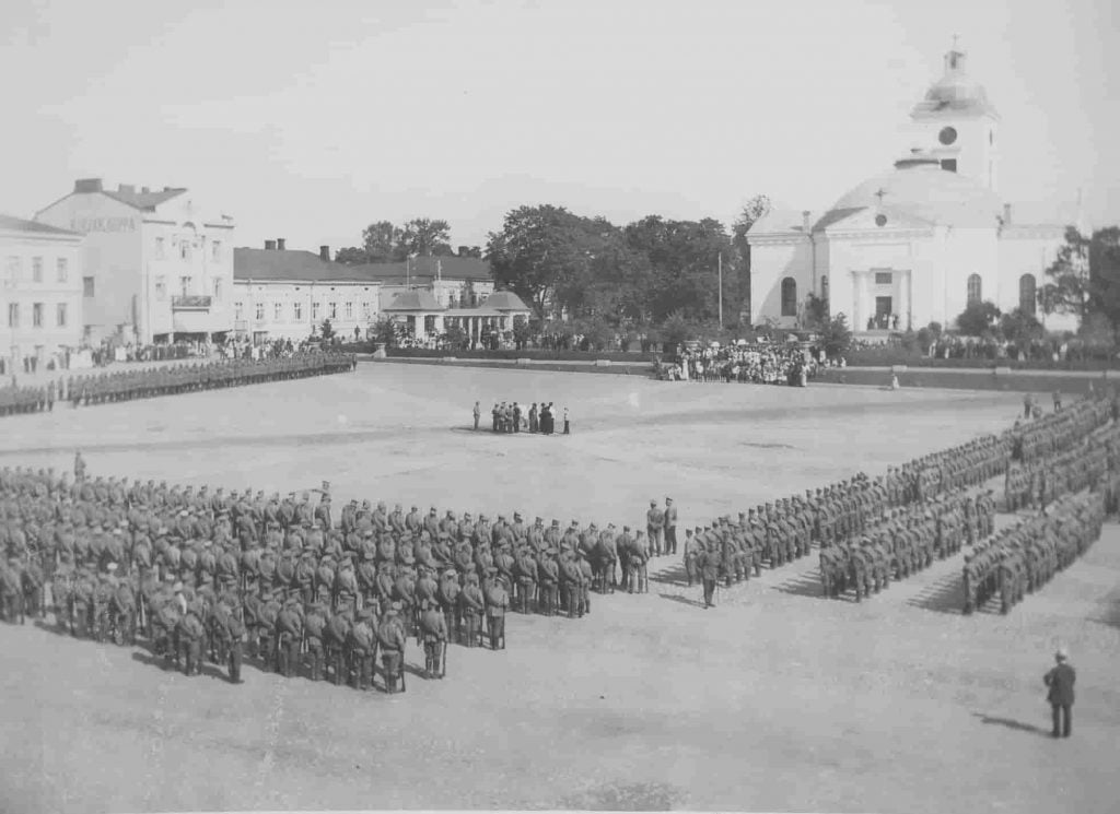 Priests blessing Russian troops