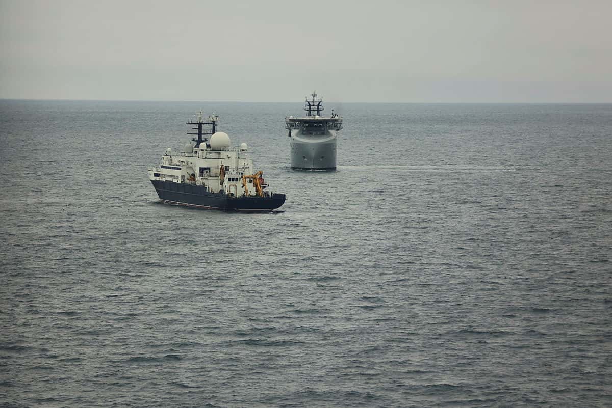 RFA Proteus gets up close with the Yantar in November. Photo: UK Ministry of Defence