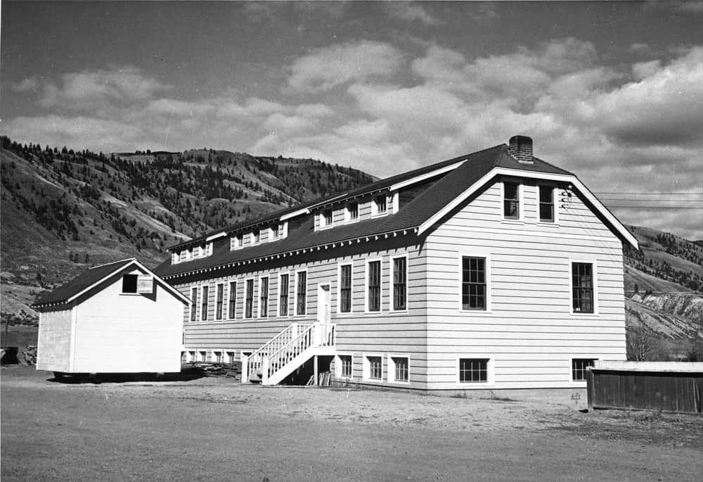 A classroom building of Kamloops Indian Residential School, Kamloops, British Columbia during the 1950. © CC 2.0