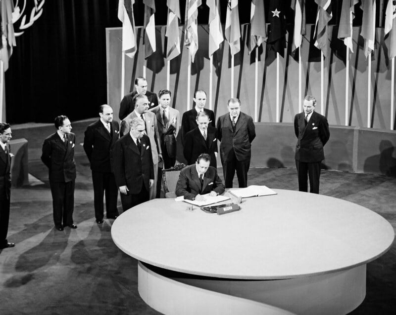 Ezequiel Padilla, Mexico’s Secretary of Foreign Affairs, signs the UN Charter on 26 June 1945 at the Veterans’ War Memorial Building. This followed the San Francisco Conference where fifty nations unanimously agreed on the Charter, which took effect on 24 October 1945.