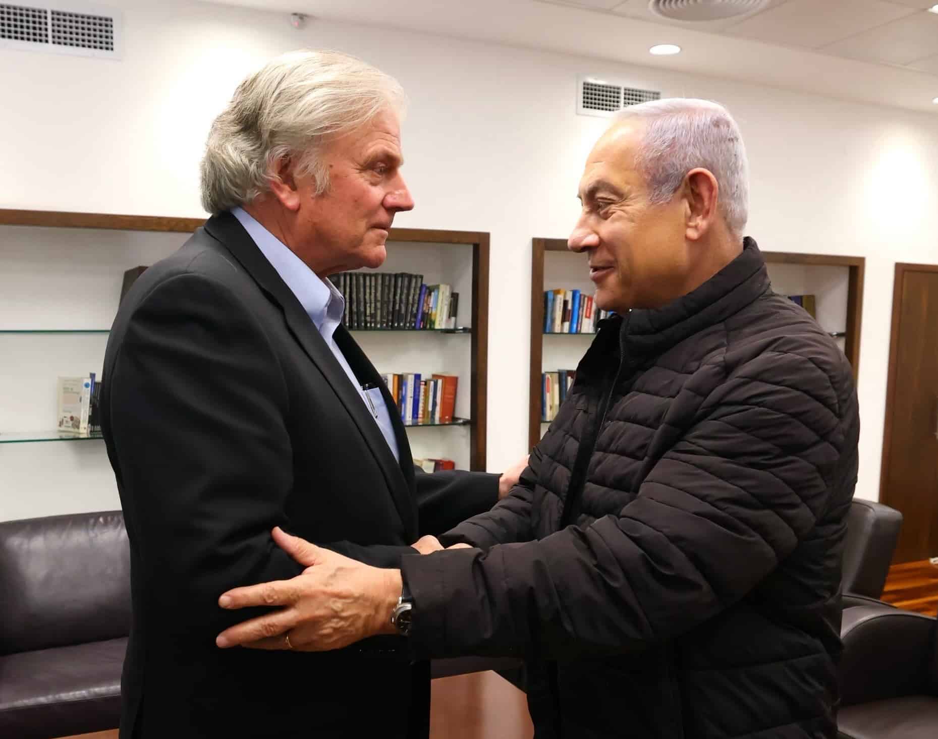 Evangelist Franklin Graham (left) meets with Israeli Prime Minister Benjamin Netanyahu to pledge his full support. Photo courtesy of Samaritan's Purse.